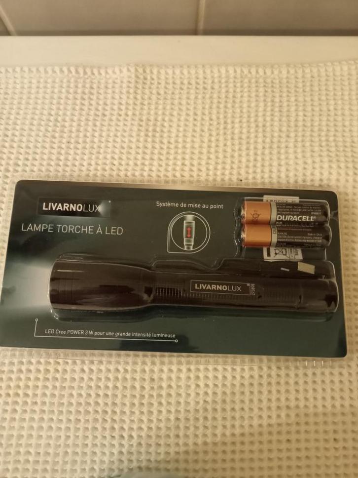 LED-zaklamp - Livarnolux, Caravans en Kamperen, Zaklampen, Nieuw, Batterij, Ophalen of Verzenden