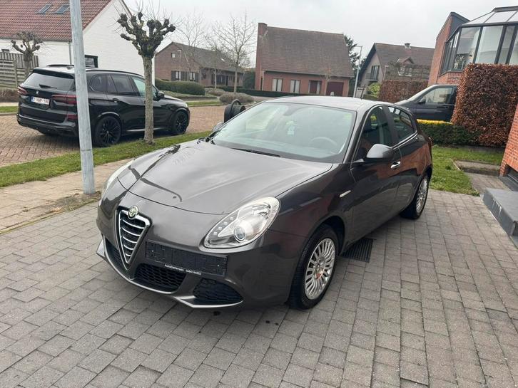 Alfa Romeo Giulietta 1.4 essence, Autos, Alfa Romeo, Entreprise, Achat, Giulietta, ABS, Airbags, Air conditionné, Bluetooth, Ordinateur de bord