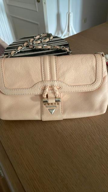 Handtas Guess beschikbaar voor biedingen