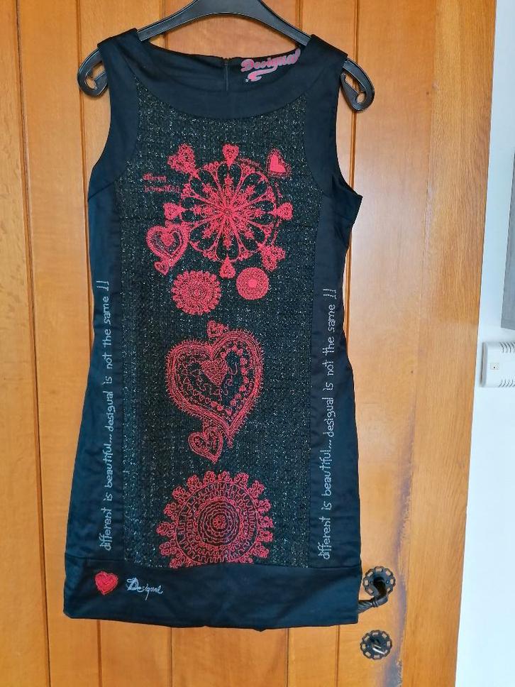 Robe habillée Desigual taille 38, Kleding | Dames, Jurken, Zo goed als nieuw, Rood, Ophalen of Verzenden