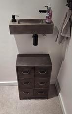 Kleine metalen kast 61 hoog, Huis en Inrichting, Ophalen, Zo goed als nieuw, Eén