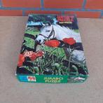 Vintage puzzel met paard en rode bloemen, Ophalen of Verzenden, Minder dan 500 stukjes, Gebruikt, Legpuzzel