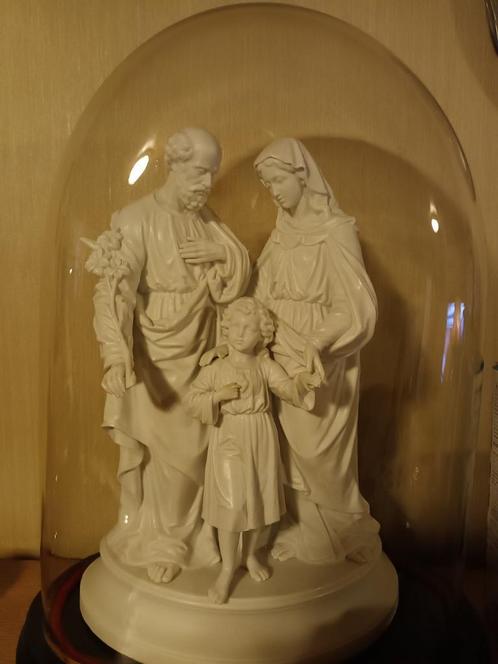 Zeldzame Heilige familie in fijn biscuit onder stolp (50cm), Antiek en Kunst, Antiek | Religieuze voorwerpen, Ophalen