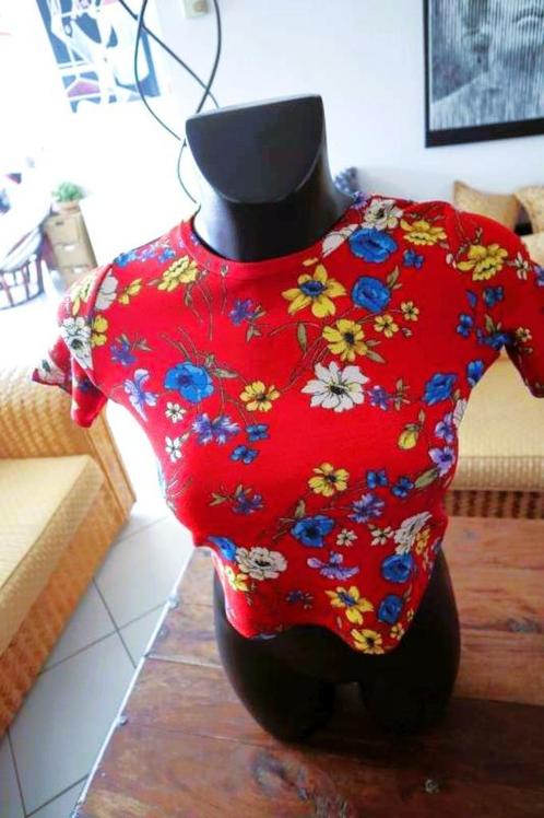 zuiver rood bebloemd T-shirt-blouse, Vêtements | Femmes, Blouses & Tuniques, Comme neuf, Taille 34 (XS) ou plus petite, Rouge