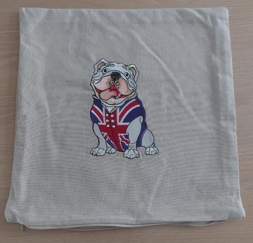 Geborduurde kussenhoes „Engelse mastiff”, Huis en Inrichting, Woonaccessoires | Kussens, Nieuw, Beige, Vierkant, Ophalen of Verzenden