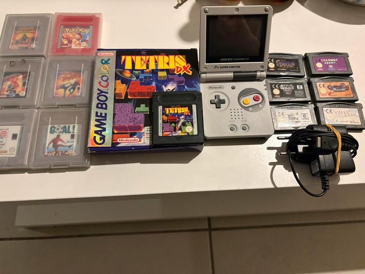 Game Boy Advance met oplader + 12 spellen en Tetris erbij, Games en Spelcomputers, Spelcomputers | Nintendo Game Boy, Zo goed als nieuw