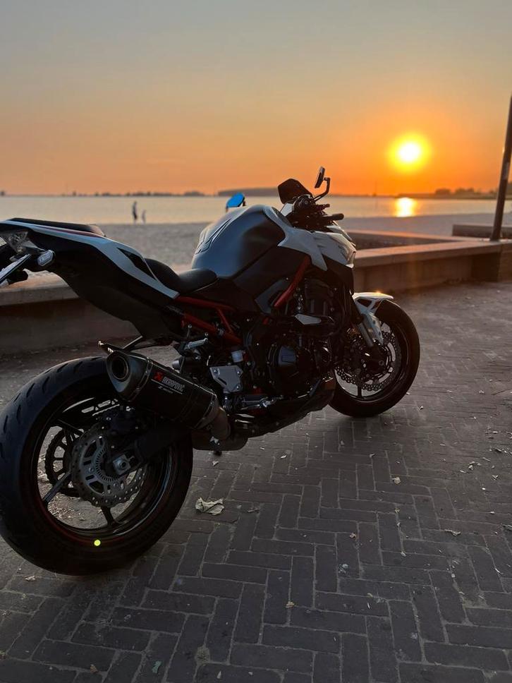 Kawasaki ZR900F SE TITANIUM, Motos, Motos | Kawasaki, Particulier, Naked bike, plus de 35 kW, 4 cylindres, Permis Moto A, ABS