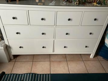 Te koop ladenkast beschikbaar voor biedingen