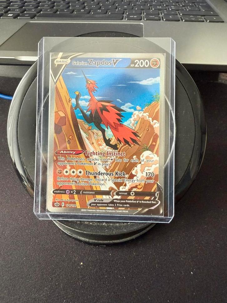 Galarian Zapdos V (CRE 174), Hobby en Vrije tijd, Verzamelkaartspellen | Pokémon, Zo goed als nieuw, Losse kaart, Ophalen of Verzenden
