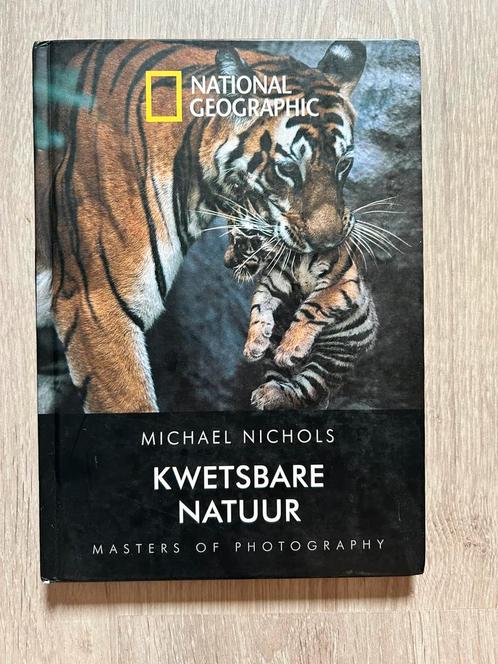 Michael Nichols - Kwetsbare natuur, Boeken, Kunst en Cultuur | Fotografie en Design, Zo goed als nieuw, Fotografen, Ophalen