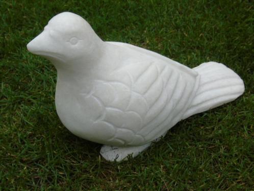 een stenen vogel, wit marmer, nieuw!, Tuin en Terras, Tuinbeelden, Nieuw, Dierenbeeld, Steen, Ophalen