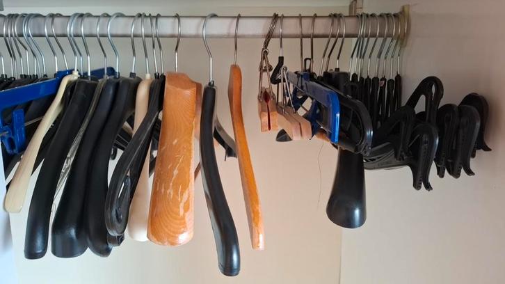 +_50 cintres, Maison & Meubles, Accessoires pour la Maison | Portemanteaux, Bois, Enlèvement