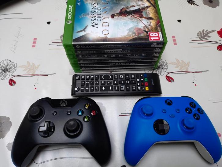 Xbox one met 7 spelletjes, 2 controllers en 1 media remote, Games en Spelcomputers, Spelcomputers | Xbox | Accessoires, Xbox One