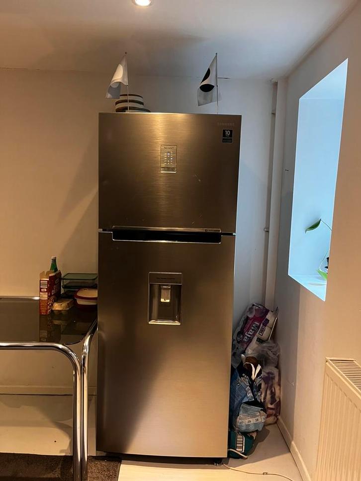 Frigo Samsung comme neuf utilise soigneusement, Electroménager, Réfrigérateurs & Frigos, Comme neuf, Avec compartiment congélateur