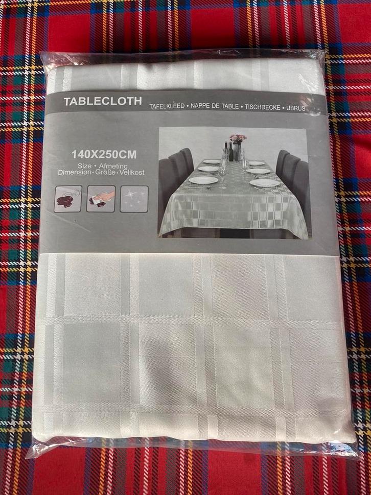 Nappe de table satinée, Maison & Meubles, Nappes, Neuf, Rectangle, Intérieur, Enlèvement