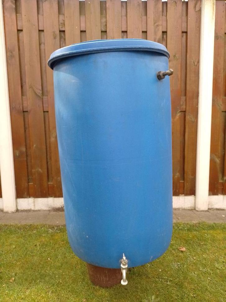 Blauwe regenton van kunststof met een inhoud van 200 liter., Tuin en Terras, Regentonnen, Gebruikt, Kunststof, 150 liter of meer