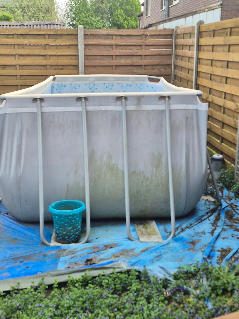 Zwembad, Enlèvement