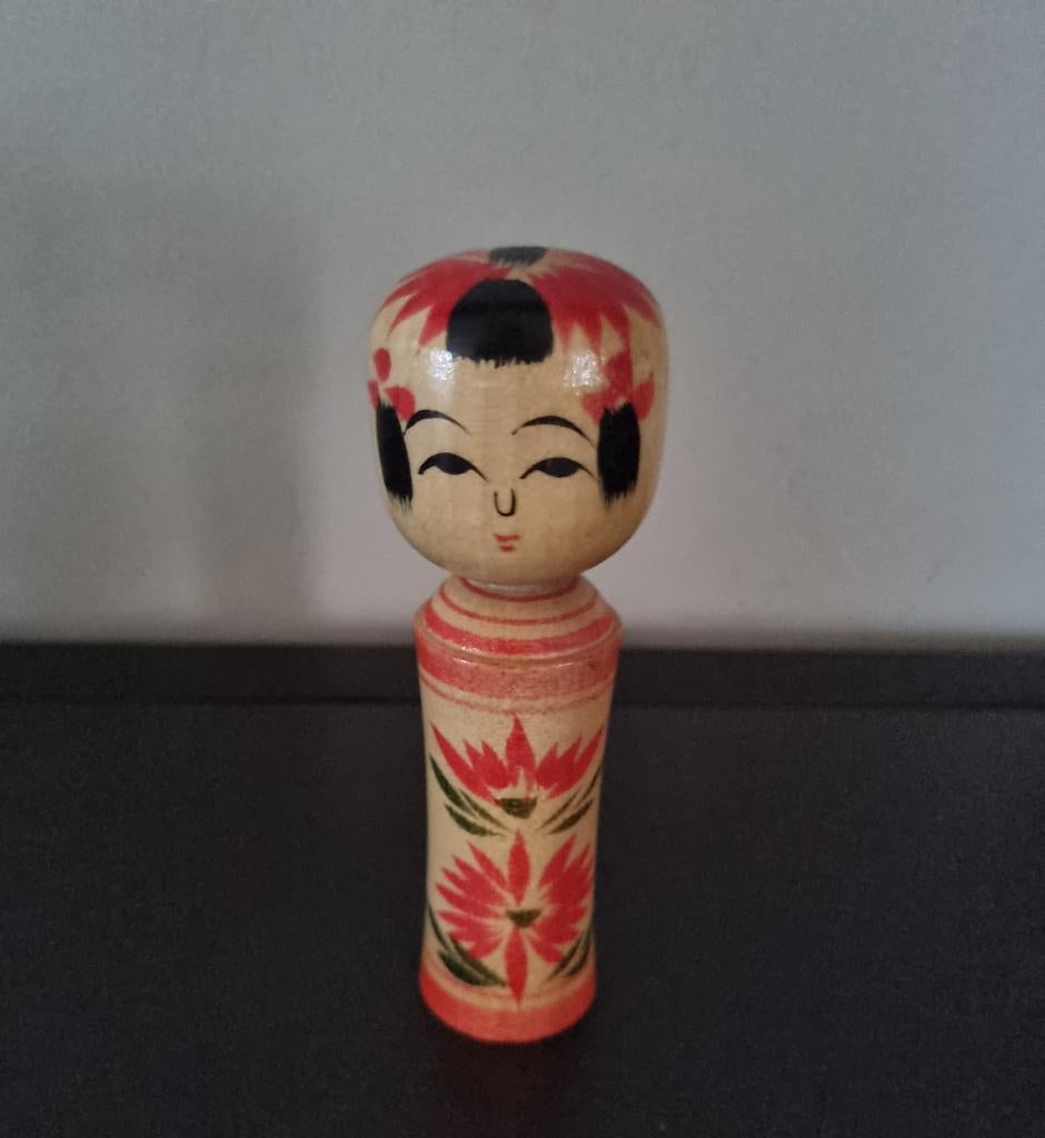 Schattige kleine Naruko Kokeshi, Antiek en Kunst, Verzenden