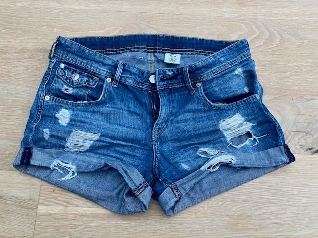 Shorts en jean vintage pour femmes et filles (36), W28 - W29 (confection 36), H&M, Enlèvement ou Envoi, Comme neuf