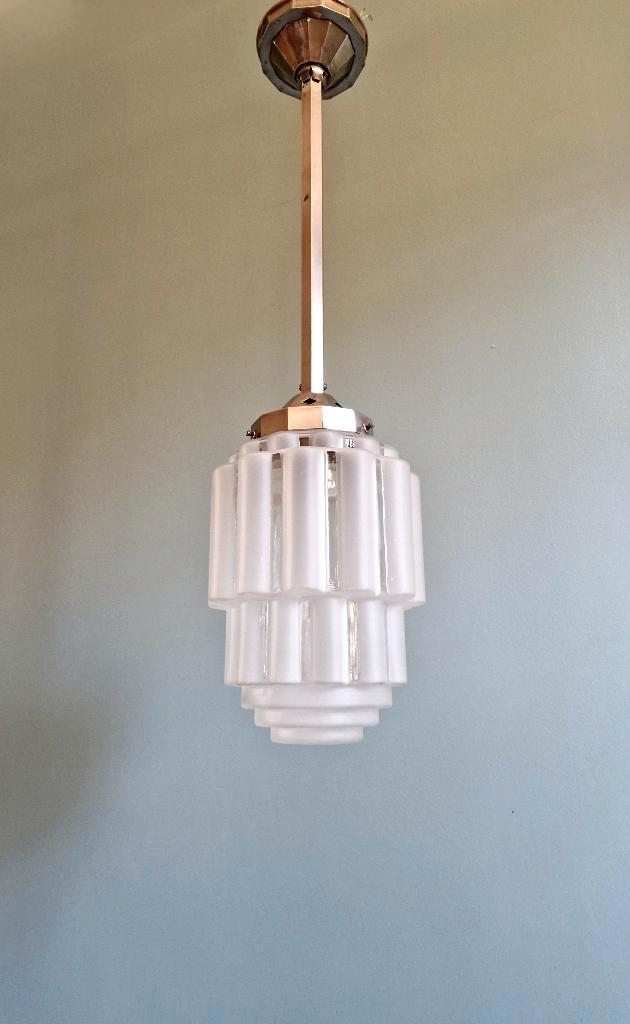 Wolkenkrabber Art Deco hanglamp, in matglas, 1930, Antiek en Kunst, Antiek | Verlichting, Ophalen of Verzenden
