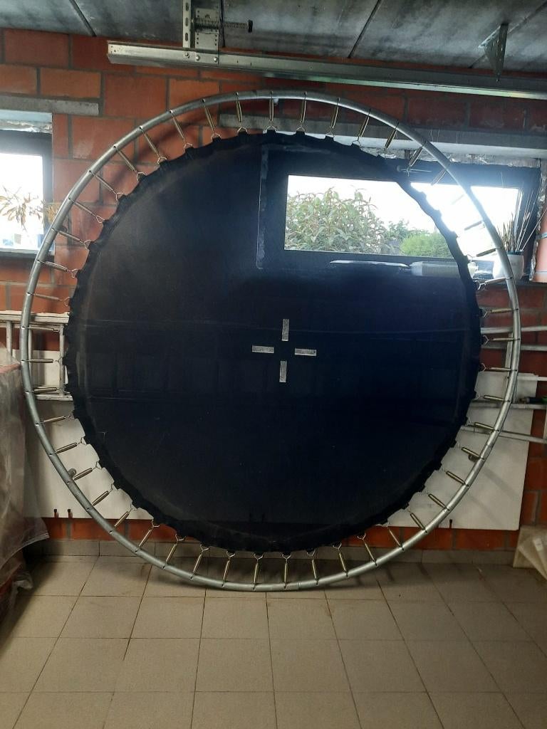Trampoline, Ophalen, Zo goed als nieuw