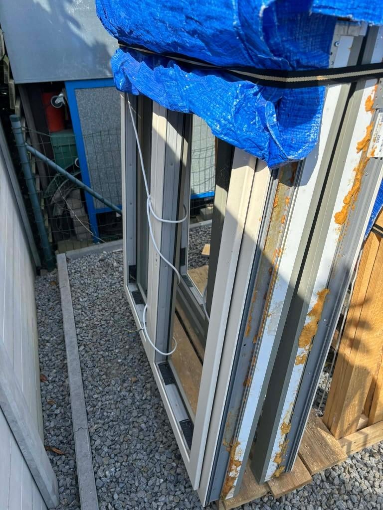 2 châssis de fenêtres avec volets, Bricolage & Construction, Châssis de fenêtre, 75 à 150 cm, 75 à 150 cm, Comme neuf