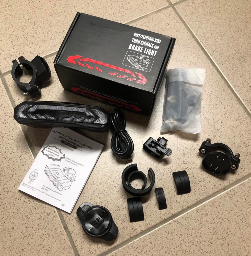 Éclairage AR + éclairage freinage + clignotants, Vélos & Vélomoteurs, Accessoires vélo | Éclairage de vélo, Enlèvement ou Envoi