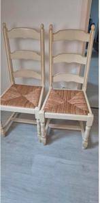 Paar vintage stoelen in massief hout in hun originele staat., Huis en Inrichting, Ophalen