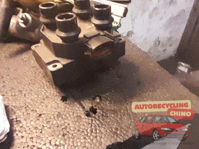 Bobine d'un Ford Usa Thunderbird, -, 3 mois de garantie, Pièces américaines, Utilisé