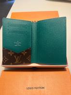 Louis vuitton Pasport cover, Handtassen en Accessoires, Portemonnees, Bruin, Nieuw, Leder, Ophalen