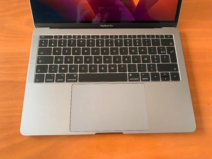 macbook pro, Informatique & Logiciels, Apple Macbooks, Comme neuf, MacBook Pro, 13 pouces, 2 à 3 Ghz, 256 GB, 8 GB, Azerty, Enlèvement