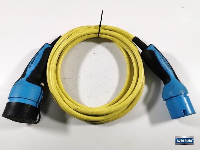 Câble de recharge hybride d'un Volvo V60, Autos : Pièces & Accessoires, Électronique & Câbles, Volvo, Utilisé, 3 mois de garantie