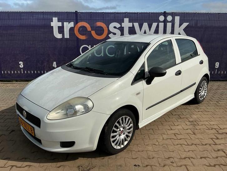 2010 - Fiat - Grande Punto - 1.3 M-Jet Actual - Voiture, Autos, Fiat, Entreprise, Grande Punto, Diesel, Euro 5, MPV ou Monospace