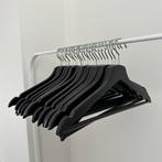 23 kleerhangers in zwart (IKEA), Ophalen, Zo goed als nieuw, Hout