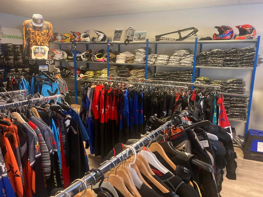 Bazelmans MX voor betaalbare crosskleding en bescherming, Ophalen