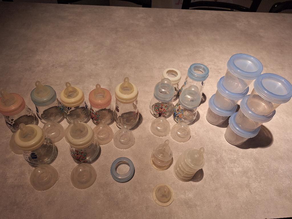 Glazen babyflesjes + spenen + poederbewaardoosjes, Kinderen en Baby's, Ophalen, Zo goed als nieuw, Overige typen