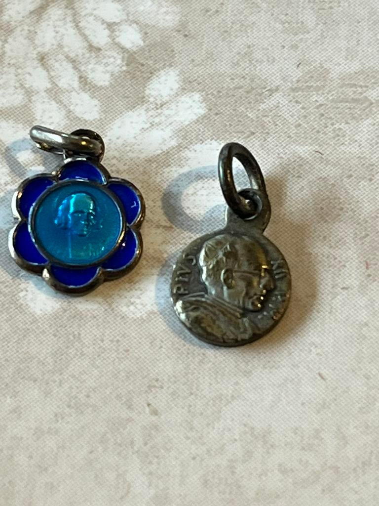 Duo de mini médaillons reliques, Ophalen of Verzenden, Zo goed als nieuw, Zilver