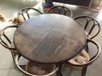 Table ronde et chaises, Enlèvement