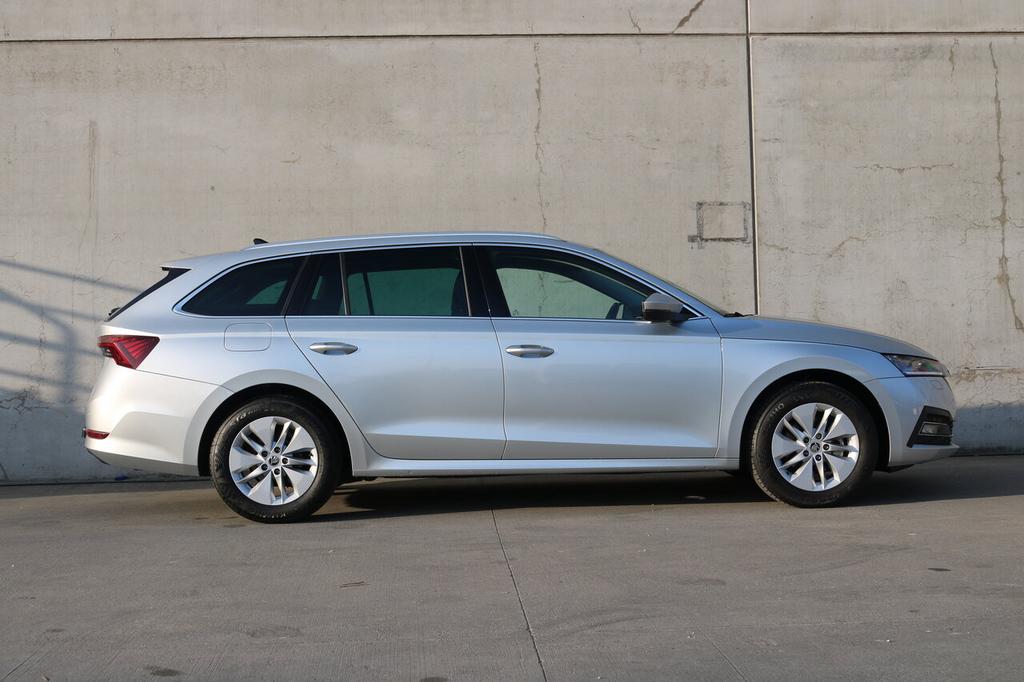 Skoda Octavia SW 1.0 TSI eTec MHE Style APP ACC NAVI TREKHA, Autos, Skoda, Argent ou Gris, Achat, Anti démarrage, Entreprise