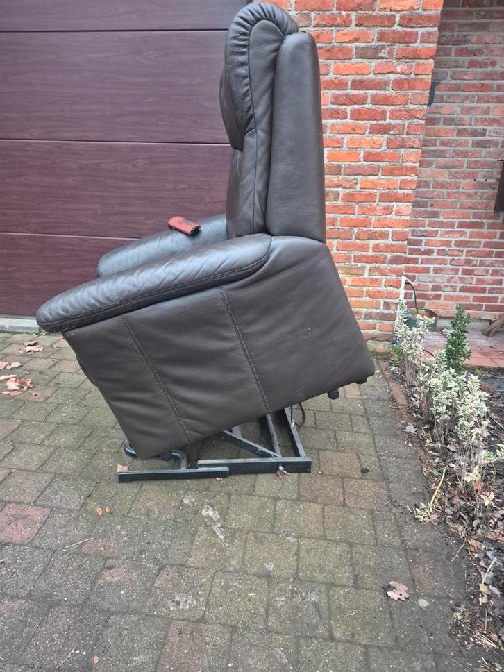 Lederen relaxzetel met opstaanhulp, Huis en Inrichting, Fauteuils, Ophalen