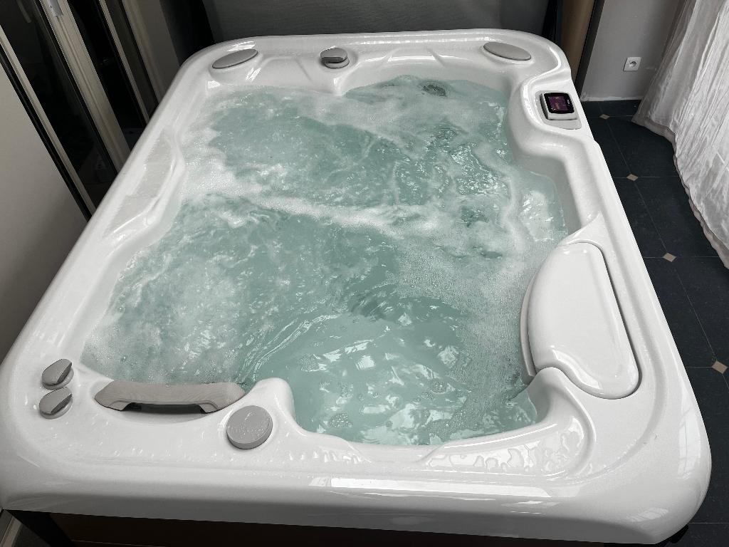 Jacuzzi, Tuin en Terras, Bubbelbaden en Hottubs, Ophalen, Zo goed als nieuw, Filter, Vast