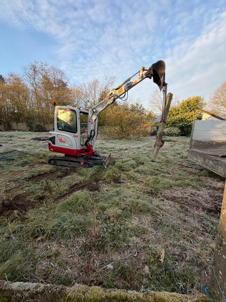 Mini-tracteur Tuinenleuckx outils, grue et chauffeur à louer, Articles professionnels, Agriculture | Tracteurs, 250 à 500 cm, Autres marques