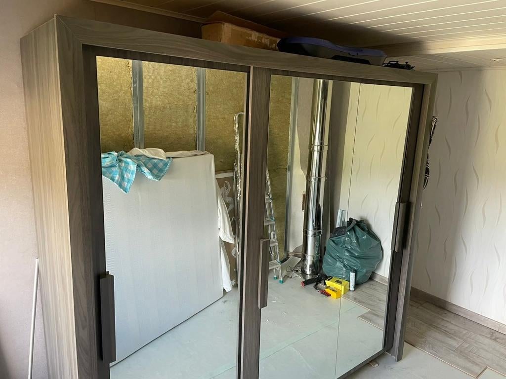 Armoire de chambre, Enlèvement