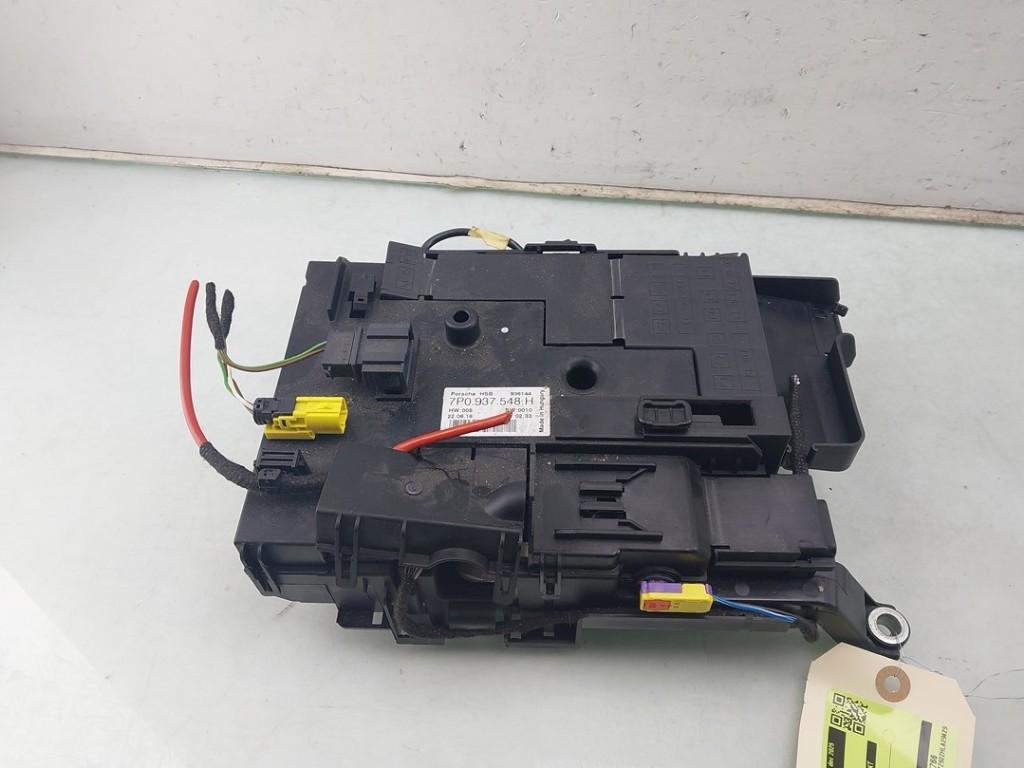 DISTRIBUTEUR Porsche Cayenne II (92A) (|7P0937548H|), Autos : Pièces & Accessoires, Porsche Deutschland GmbH, Porscheplatz 1
70435  Stuttgart, DE