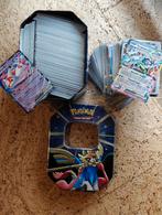 Lot de 650 cartes Pokémon + boîte métallique de rangement, Hobby & Loisirs créatifs, Enlèvement, Comme neuf, Plusieurs cartes