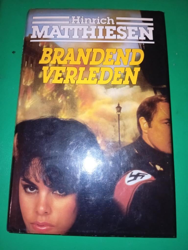 boek brandend verleden, België, Ophalen of Verzenden, Zo goed als nieuw, Hinrich matthiesen
