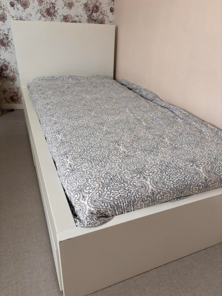 IKEA bed, Huis en Inrichting, Slaapkamer | Bedden, Ophalen, Gebruikt