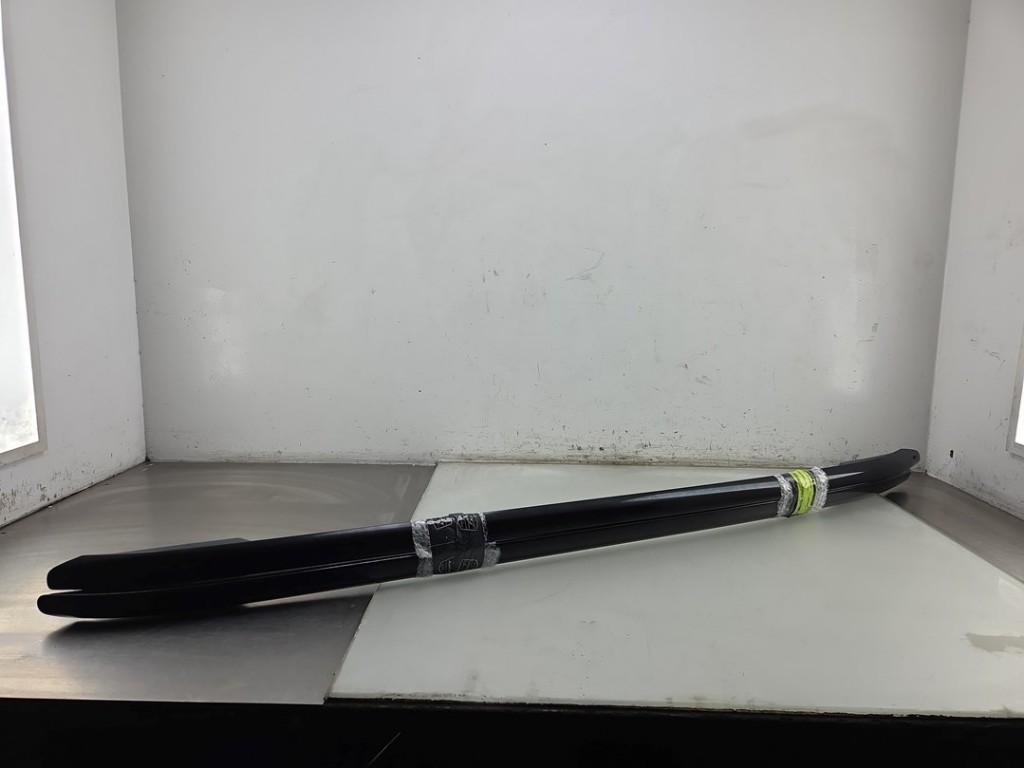 DAKDRAGER SET Porsche Cayenne II (92A) (01-2010/12-2018), Gebruikt, Porsche Deutschland GmbH, Porscheplatz 1
70435  Stuttgart, DE