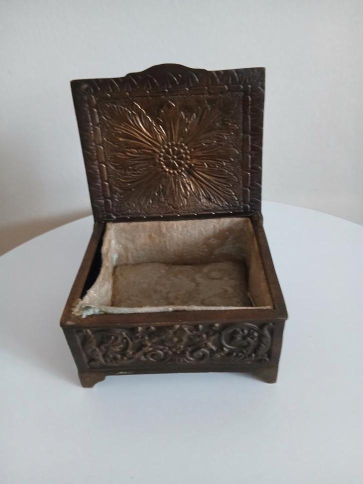 Antieke messing/bronzen juwelendoos - Bloemendecor, Huis en Inrichting, Woonaccessoires | Kisten, Metaal, Ophalen of Verzenden