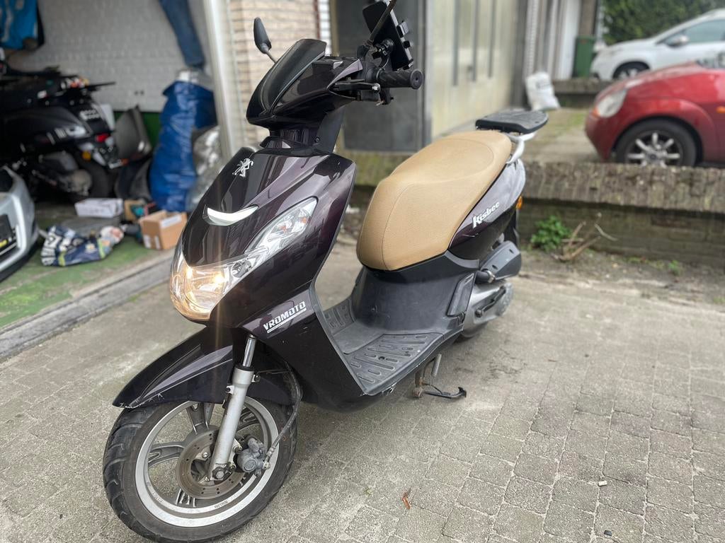 PEUGEOT KISBEE | 2018 | 7770 KM | A-KLASSE | TOPSTAAT!, Klasse A (25 km/u), Ophalen of Verzenden, Zo goed als nieuw, Benzine